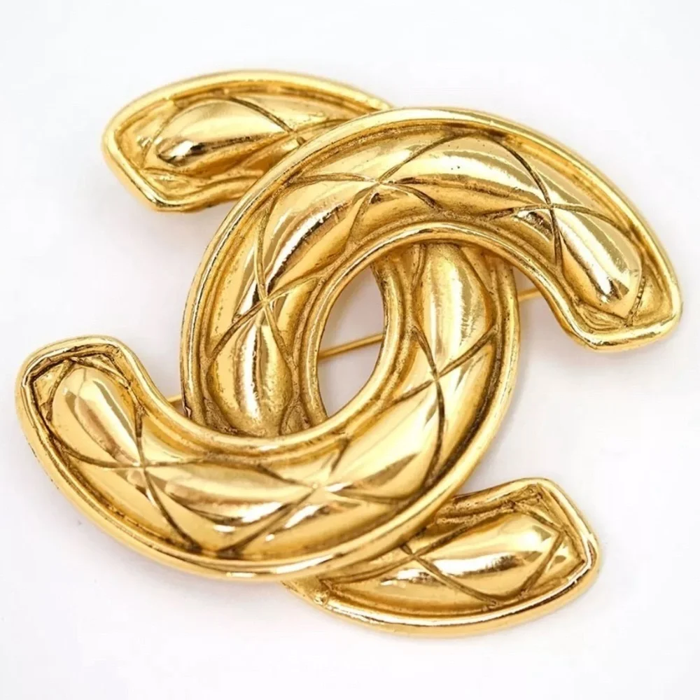 CHANEL CC Logo Quilted Matelasse Brooch Gold Auth w/Box CC Quilted Brooch